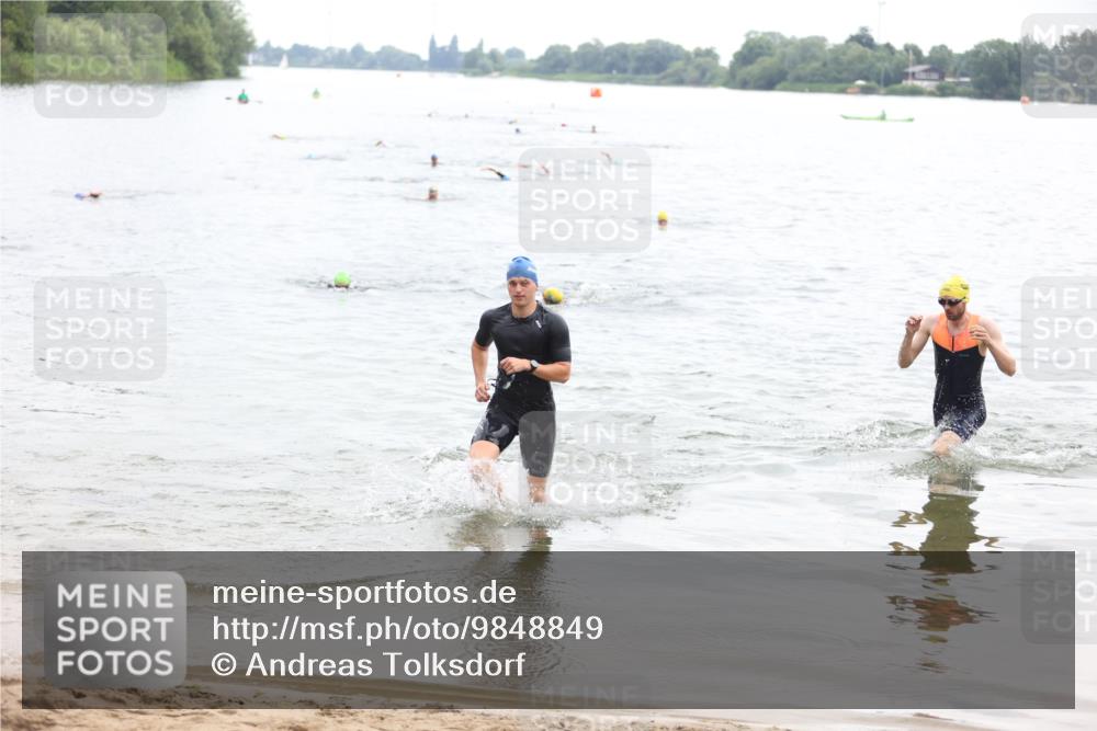 21.06.2026 - 29. Vierlanden-Triathlon Andreas Tolksdorf http://msf.ph/oto/9848849 21.06.2026 09:56:04 Schwimmen 329, 381, 389 meine-sportfotos.de