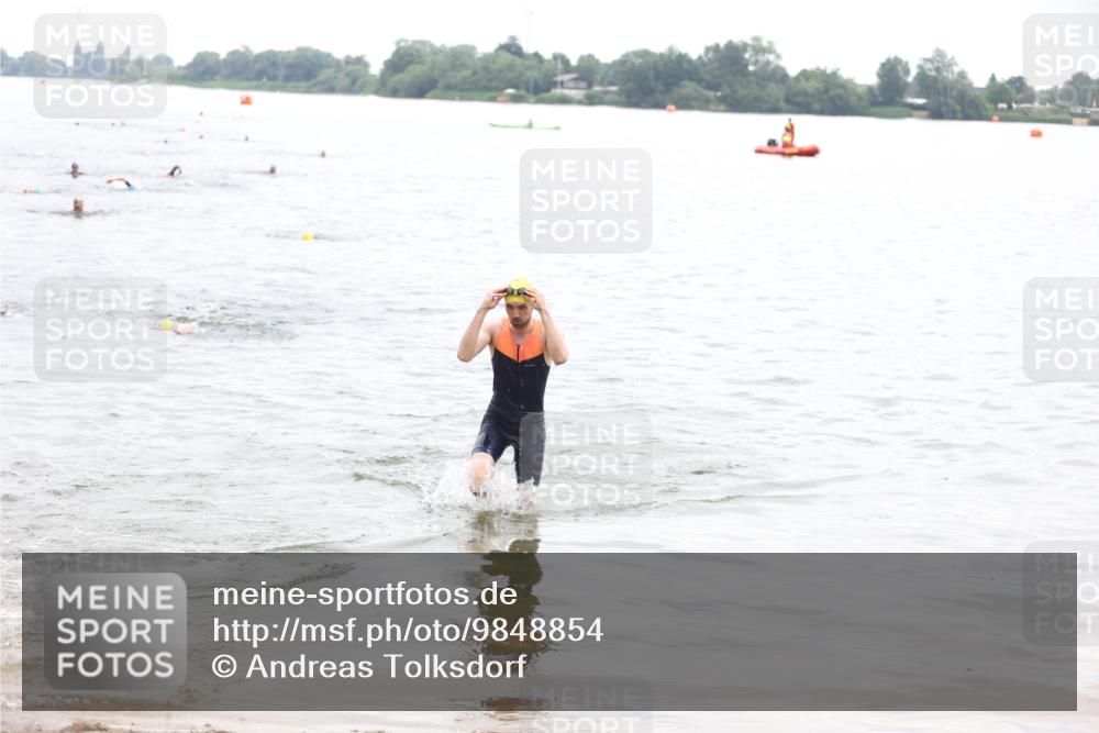 21.06.2026 - 29. Vierlanden-Triathlon Andreas Tolksdorf http://msf.ph/oto/9848854 21.06.2026 09:56:06 Schwimmen 308, 329, 381, 389 meine-sportfotos.de