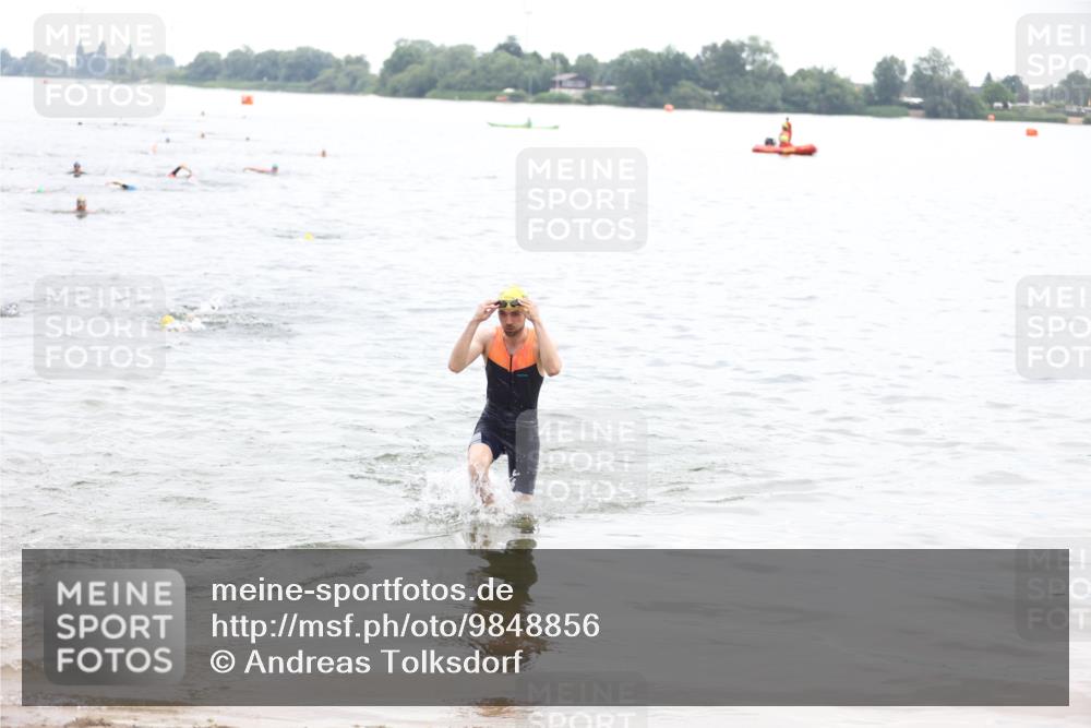 21.06.2026 - 29. Vierlanden-Triathlon Andreas Tolksdorf http://msf.ph/oto/9848856 21.06.2026 09:56:06 Schwimmen 308, 329, 381, 389 meine-sportfotos.de