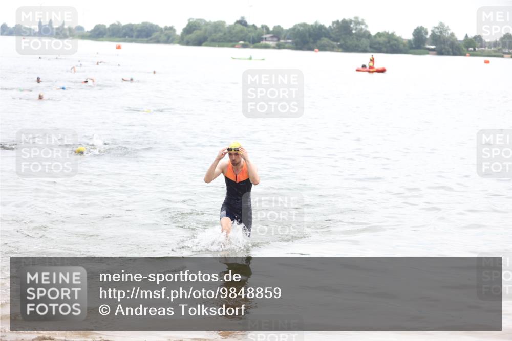 21.06.2026 - 29. Vierlanden-Triathlon Andreas Tolksdorf http://msf.ph/oto/9848859 21.06.2026 09:56:06 Schwimmen 308, 329, 381, 389 meine-sportfotos.de