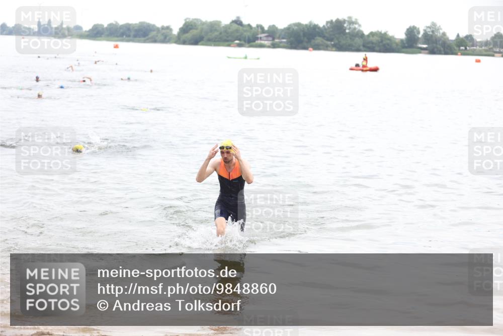 21.06.2026 - 29. Vierlanden-Triathlon Andreas Tolksdorf http://msf.ph/oto/9848860 21.06.2026 09:56:06 Schwimmen 308, 329, 381, 389 meine-sportfotos.de