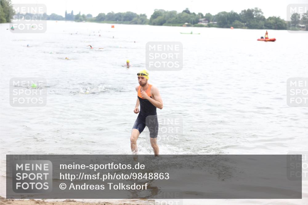 21.06.2026 - 29. Vierlanden-Triathlon Andreas Tolksdorf http://msf.ph/oto/9848863 21.06.2026 09:56:07 Schwimmen 308, 329, 381, 389 meine-sportfotos.de