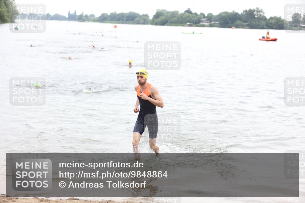 21.06.2026 - 29. Vierlanden-Triathlon Andreas Tolksdorf http://msf.ph/oto/9848864 21.06.2026 09:56:07 Schwimmen 308, 329, 381, 389 meine-sportfotos.de