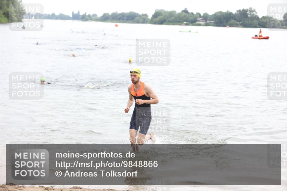 21.06.2026 - 29. Vierlanden-Triathlon Andreas Tolksdorf http://msf.ph/oto/9848866 21.06.2026 09:56:07 Schwimmen 308, 329, 381, 389 meine-sportfotos.de