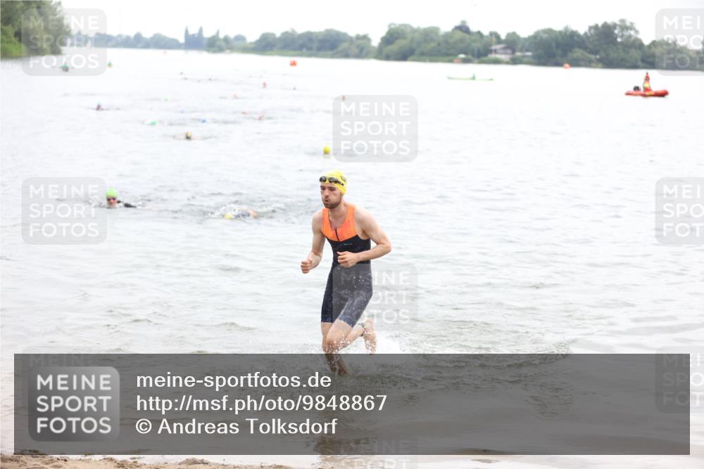21.06.2026 - 29. Vierlanden-Triathlon Andreas Tolksdorf http://msf.ph/oto/9848867 21.06.2026 09:56:07 Schwimmen 308, 329, 381, 389 meine-sportfotos.de