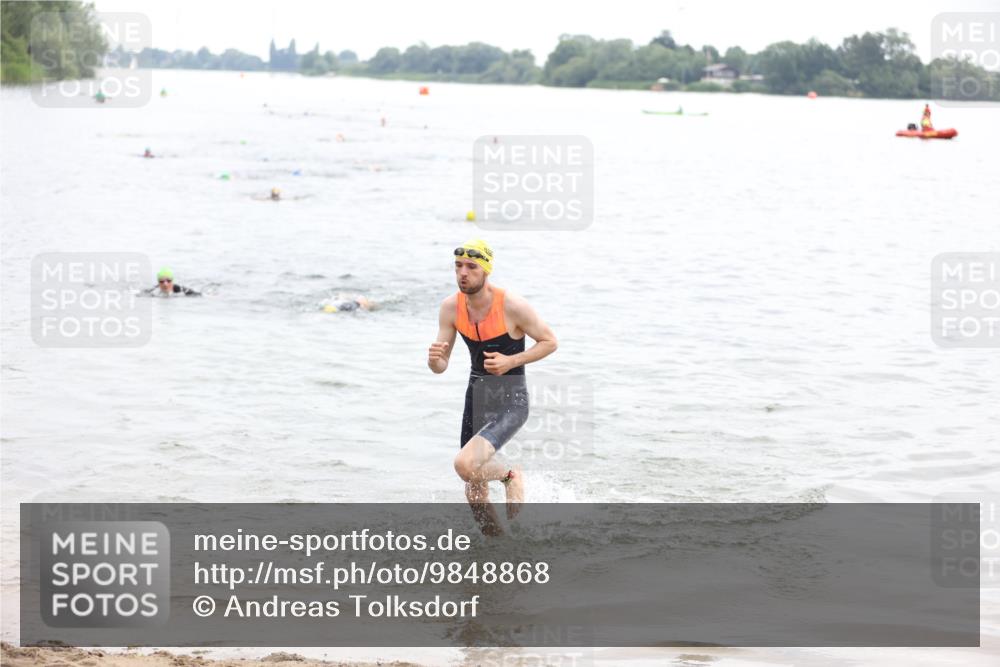 21.06.2026 - 29. Vierlanden-Triathlon Andreas Tolksdorf http://msf.ph/oto/9848868 21.06.2026 09:56:07 Schwimmen 308, 329, 381, 389 meine-sportfotos.de