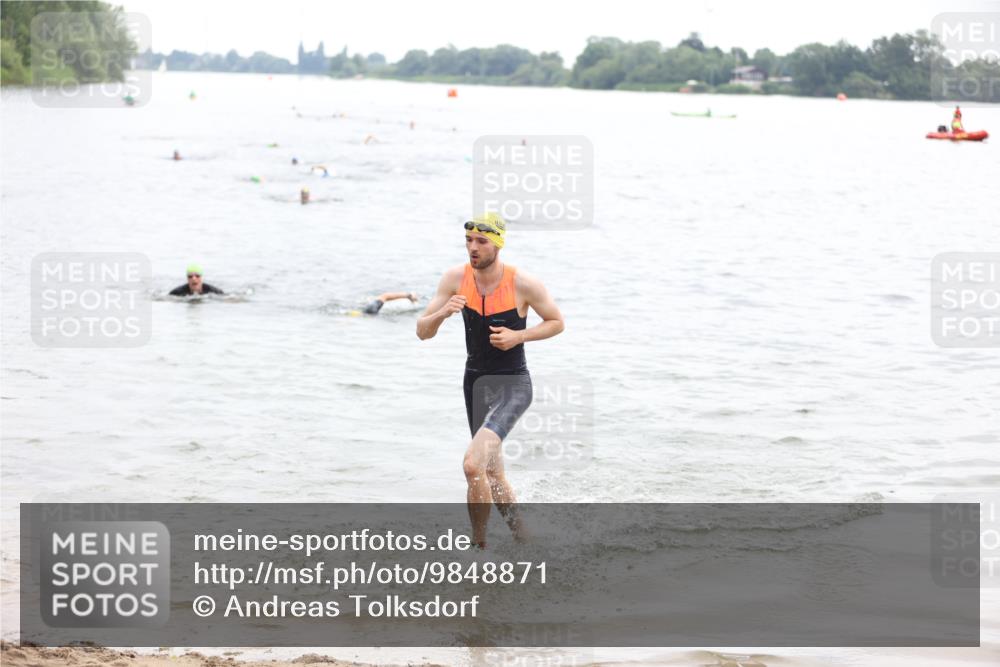 21.06.2026 - 29. Vierlanden-Triathlon Andreas Tolksdorf http://msf.ph/oto/9848871 21.06.2026 09:56:08 Schwimmen 308, 329, 381, 389 meine-sportfotos.de
