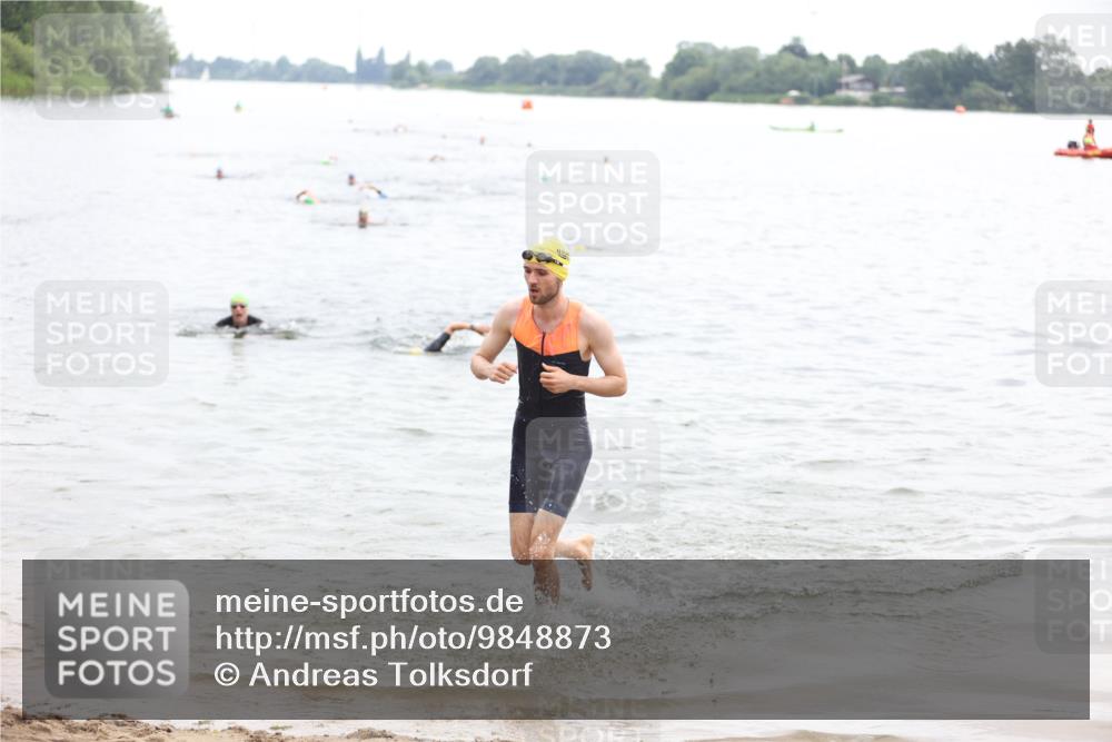 21.06.2026 - 29. Vierlanden-Triathlon Andreas Tolksdorf http://msf.ph/oto/9848873 21.06.2026 09:56:08 Schwimmen 308, 329, 381, 389 meine-sportfotos.de