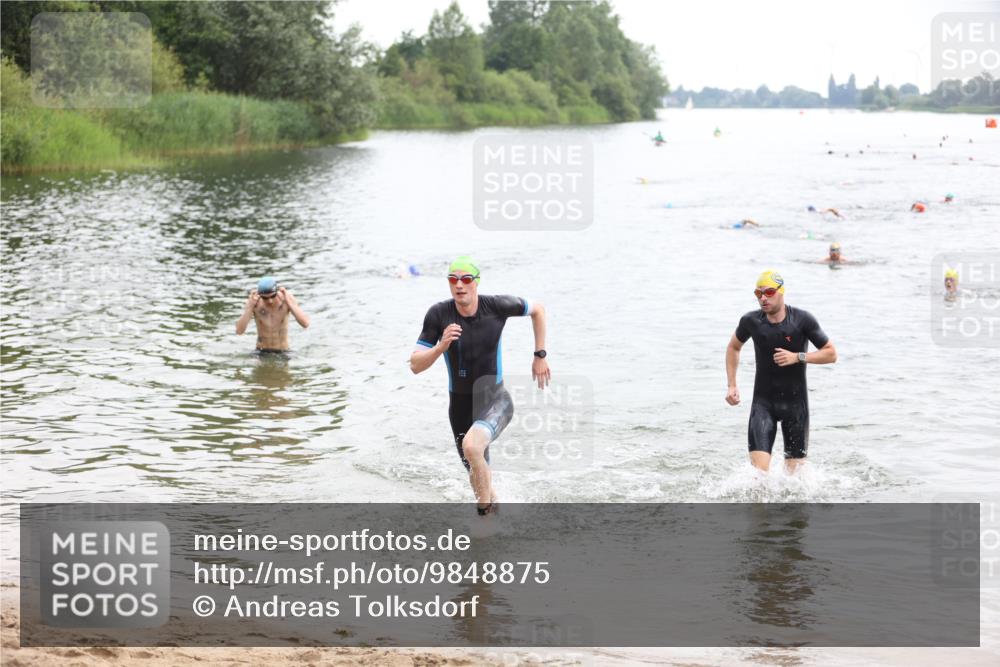 21.06.2026 - 29. Vierlanden-Triathlon Andreas Tolksdorf http://msf.ph/oto/9848875 21.06.2026 09:56:17 Schwimmen 308, 332 meine-sportfotos.de