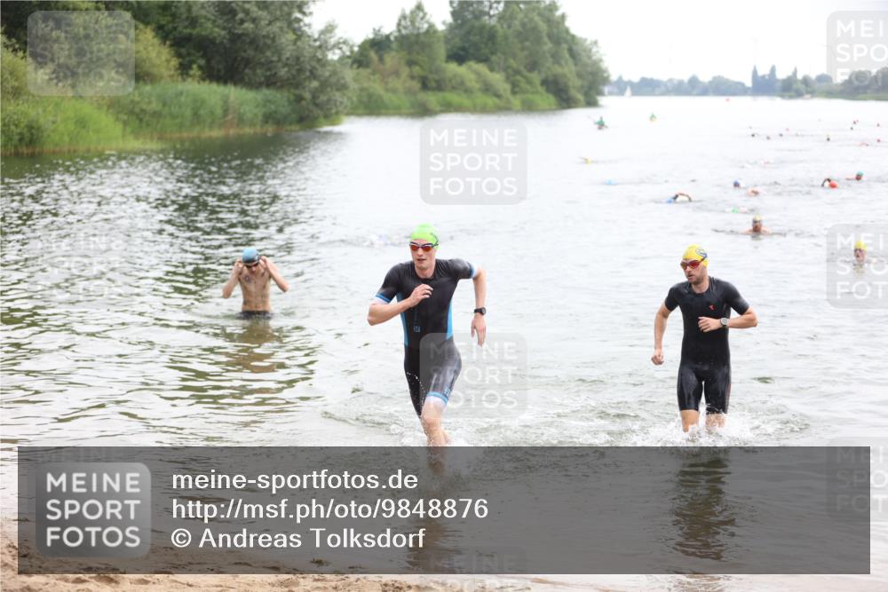 21.06.2026 - 29. Vierlanden-Triathlon Andreas Tolksdorf http://msf.ph/oto/9848876 21.06.2026 09:56:17 Schwimmen 308, 332 meine-sportfotos.de