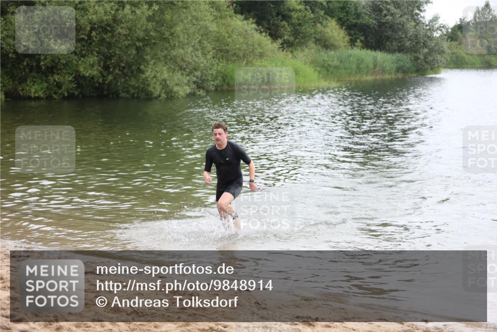 21.06.2026 - 29. Vierlanden-Triathlon Andreas Tolksdorf http://msf.ph/oto/9848914 21.06.2026 09:56:33 Schwimmen 306, 354, 361, 365 meine-sportfotos.de