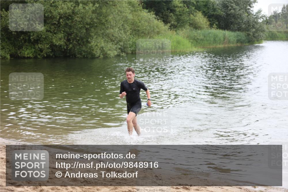21.06.2026 - 29. Vierlanden-Triathlon Andreas Tolksdorf http://msf.ph/oto/9848916 21.06.2026 09:56:33 Schwimmen 306, 354, 361, 365 meine-sportfotos.de