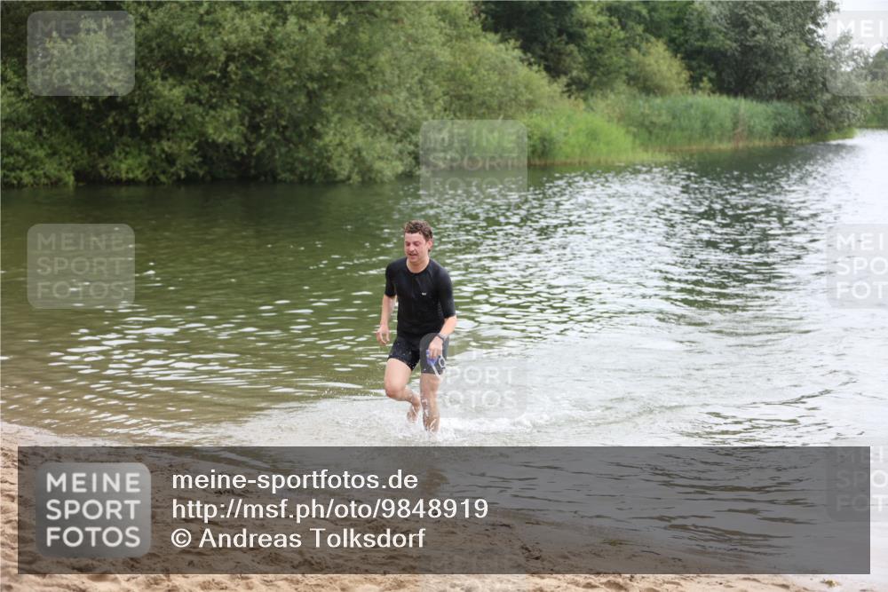 21.06.2026 - 29. Vierlanden-Triathlon Andreas Tolksdorf http://msf.ph/oto/9848919 21.06.2026 09:56:33 Schwimmen 306, 354, 361, 365 meine-sportfotos.de