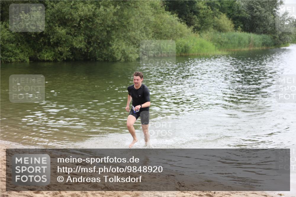 21.06.2026 - 29. Vierlanden-Triathlon Andreas Tolksdorf http://msf.ph/oto/9848920 21.06.2026 09:56:33 Schwimmen 306, 354, 361, 365 meine-sportfotos.de