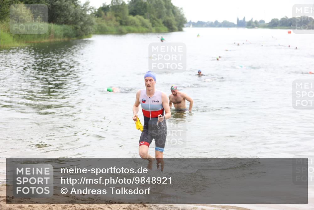 21.06.2026 - 29. Vierlanden-Triathlon Andreas Tolksdorf http://msf.ph/oto/9848921 21.06.2026 09:56:37 Schwimmen 306, 361, 365 meine-sportfotos.de