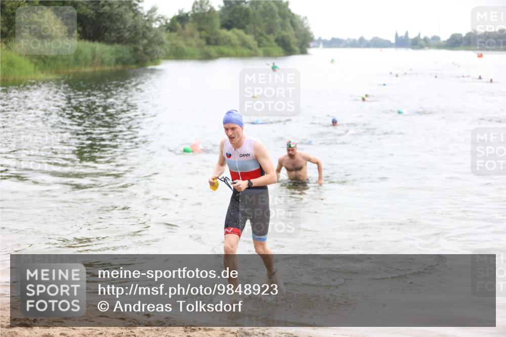 21.06.2026 - 29. Vierlanden-Triathlon Andreas Tolksdorf http://msf.ph/oto/9848923 21.06.2026 09:56:37 Schwimmen 306, 361, 365 meine-sportfotos.de