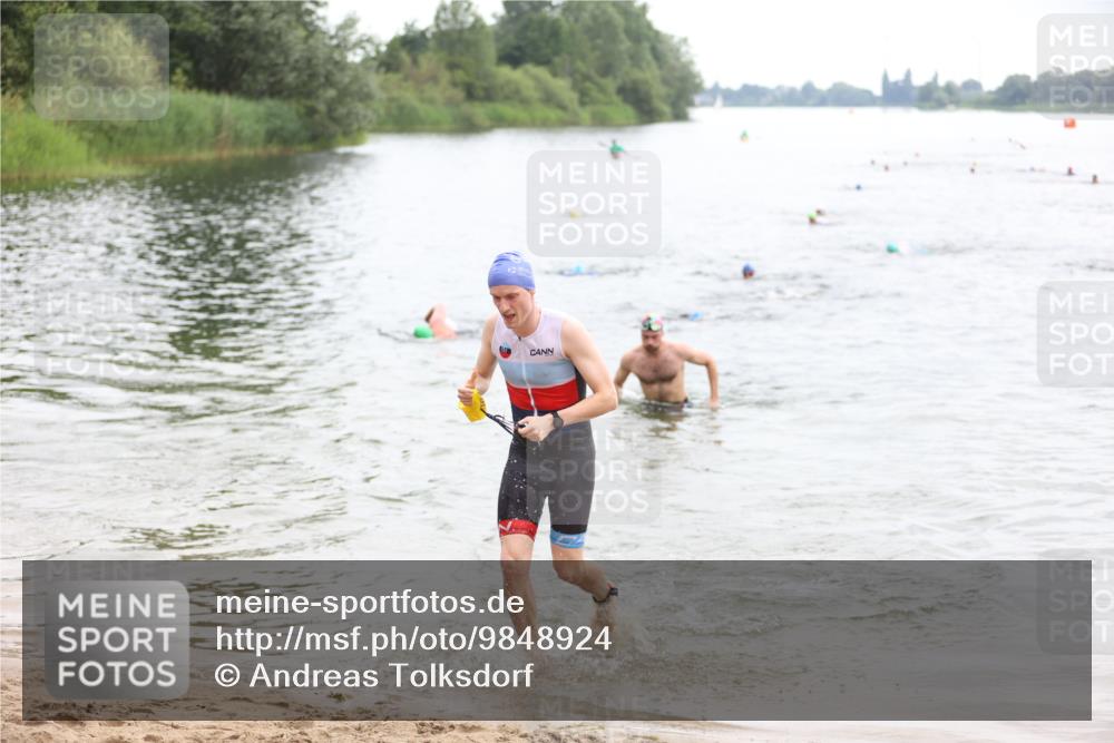 21.06.2026 - 29. Vierlanden-Triathlon Andreas Tolksdorf http://msf.ph/oto/9848924 21.06.2026 09:56:37 Schwimmen 306, 361, 365 meine-sportfotos.de
