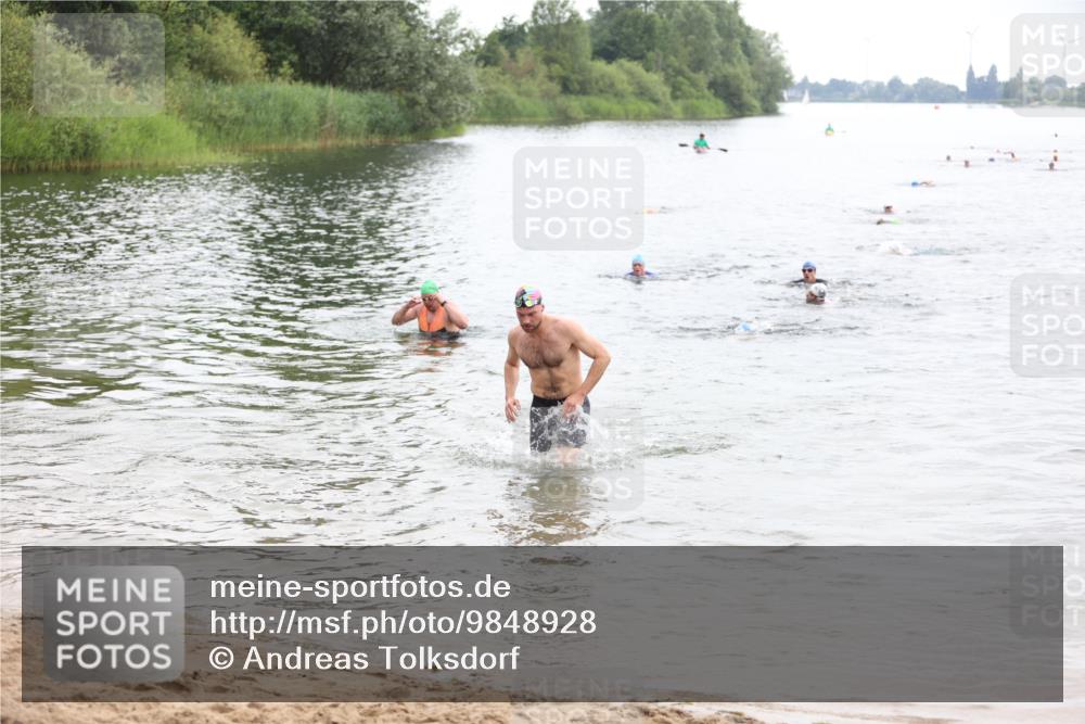 21.06.2026 - 29. Vierlanden-Triathlon Andreas Tolksdorf http://msf.ph/oto/9848928 21.06.2026 09:56:40 Schwimmen 317, 361, 365 meine-sportfotos.de