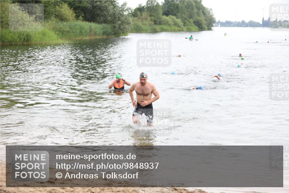 21.06.2026 - 29. Vierlanden-Triathlon Andreas Tolksdorf http://msf.ph/oto/9848937 21.06.2026 09:56:41 Schwimmen 317, 361, 365 meine-sportfotos.de