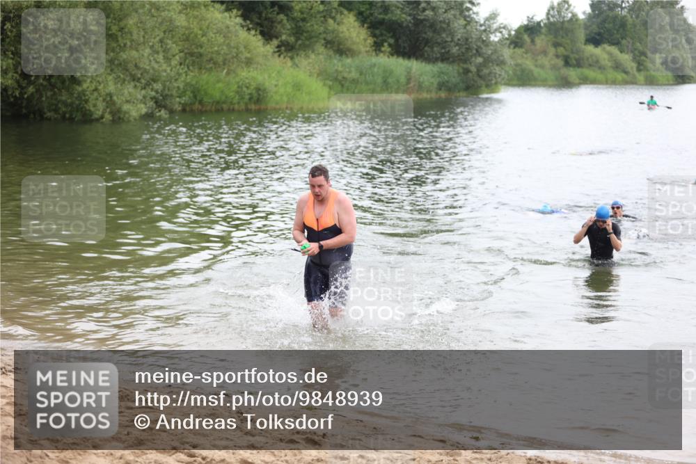 21.06.2026 - 29. Vierlanden-Triathlon Andreas Tolksdorf http://msf.ph/oto/9848939 21.06.2026 09:56:48 Schwimmen 307, 317, 352, 361 meine-sportfotos.de