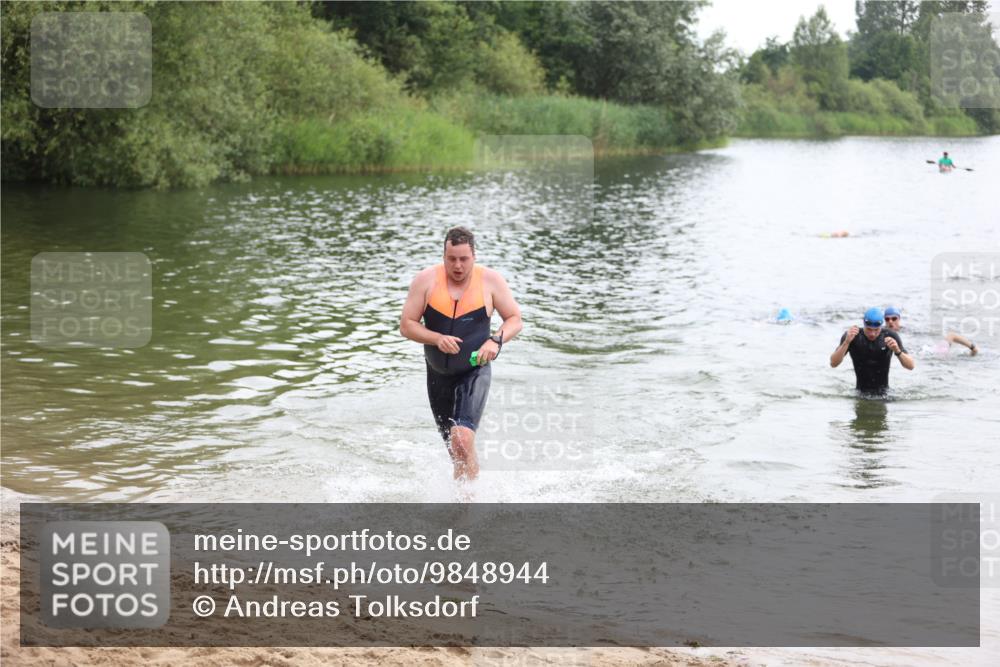 21.06.2026 - 29. Vierlanden-Triathlon Andreas Tolksdorf http://msf.ph/oto/9848944 21.06.2026 09:56:48 Schwimmen 307, 317, 352, 361 meine-sportfotos.de