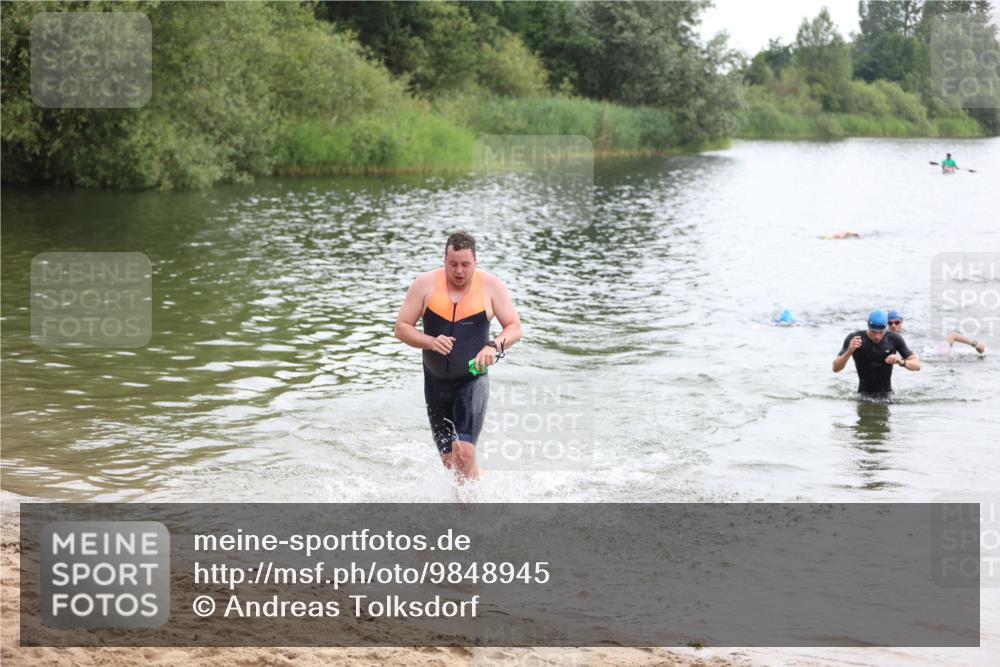 21.06.2026 - 29. Vierlanden-Triathlon Andreas Tolksdorf http://msf.ph/oto/9848945 21.06.2026 09:56:48 Schwimmen 307, 317, 352, 361 meine-sportfotos.de
