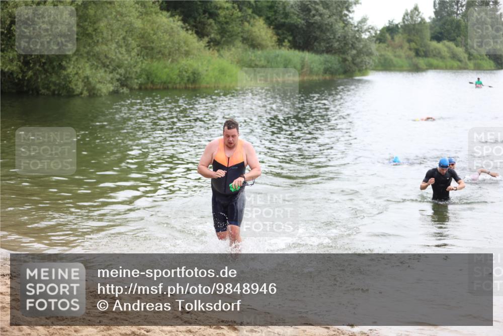 21.06.2026 - 29. Vierlanden-Triathlon Andreas Tolksdorf http://msf.ph/oto/9848946 21.06.2026 09:56:48 Schwimmen 307, 317, 352, 361 meine-sportfotos.de