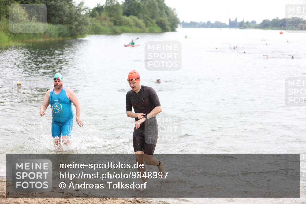 21.06.2026 - 29. Vierlanden-Triathlon Andreas Tolksdorf http://msf.ph/oto/9848997 21.06.2026 09:57:09 Schwimmen 326, 344 meine-sportfotos.de