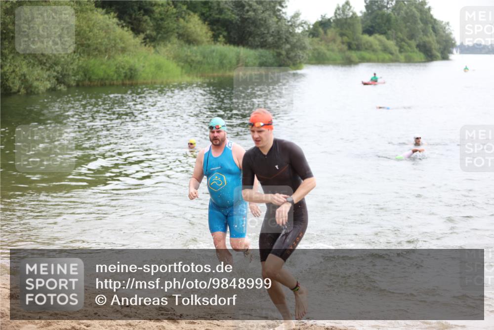 21.06.2026 - 29. Vierlanden-Triathlon Andreas Tolksdorf http://msf.ph/oto/9848999 21.06.2026 09:57:09 Schwimmen 326, 344 meine-sportfotos.de