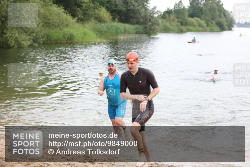 21.06.2026 - 29. Vierlanden-Triathlon Andreas Tolksdorf http://msf.ph/oto/9849000 21.06.2026 09:57:09 Schwimmen 326, 344 meine-sportfotos.de