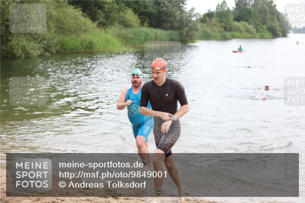 21.06.2026 - 29. Vierlanden-Triathlon Andreas Tolksdorf http://msf.ph/oto/9849001 21.06.2026 09:57:10 Schwimmen 326, 344 meine-sportfotos.de