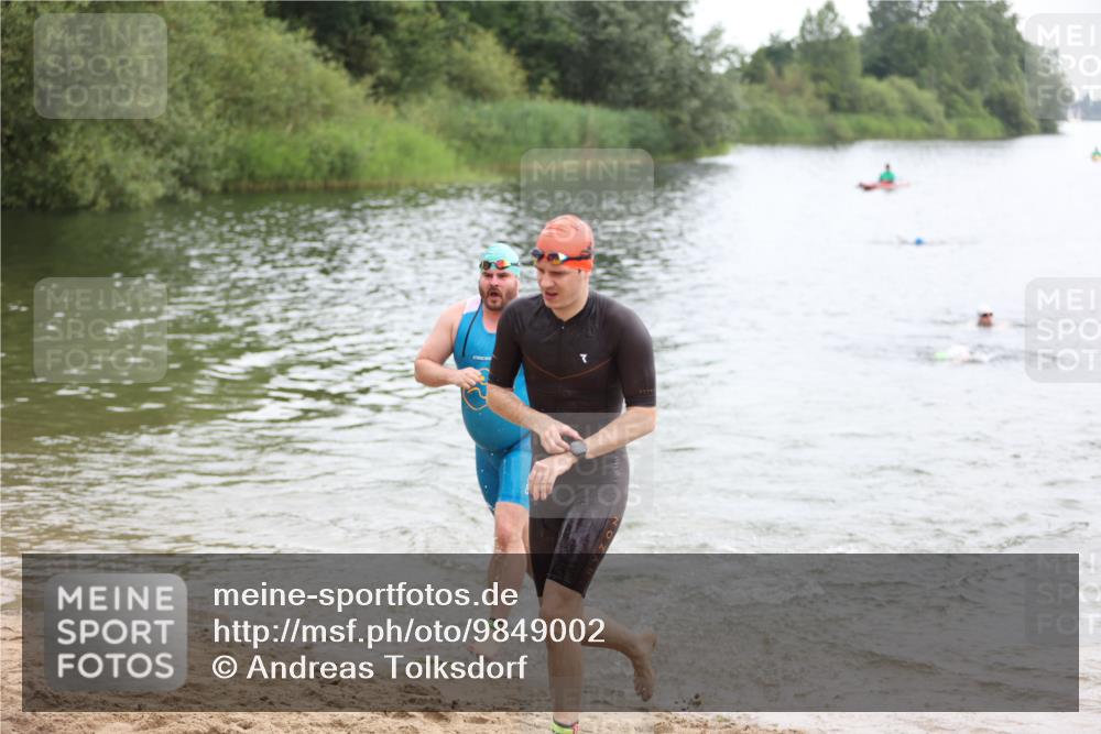 21.06.2026 - 29. Vierlanden-Triathlon Andreas Tolksdorf http://msf.ph/oto/9849002 21.06.2026 09:57:10 Schwimmen 326, 344 meine-sportfotos.de