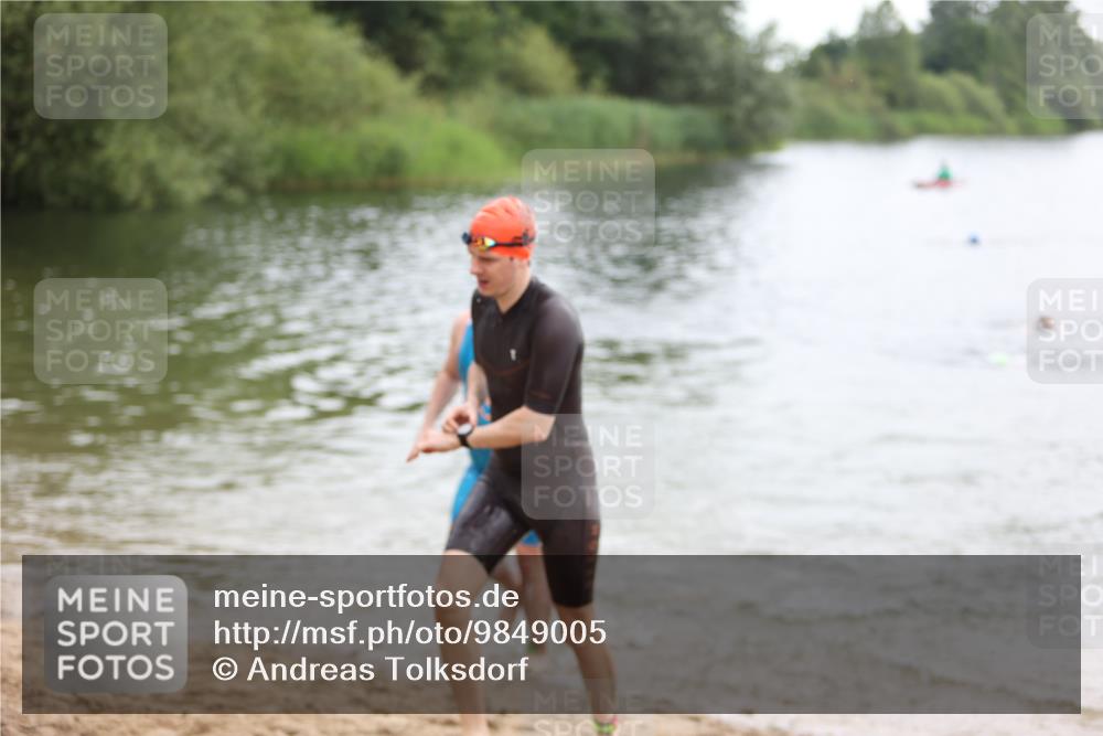 21.06.2026 - 29. Vierlanden-Triathlon Andreas Tolksdorf http://msf.ph/oto/9849005 21.06.2026 09:57:10 Schwimmen 326, 344 meine-sportfotos.de