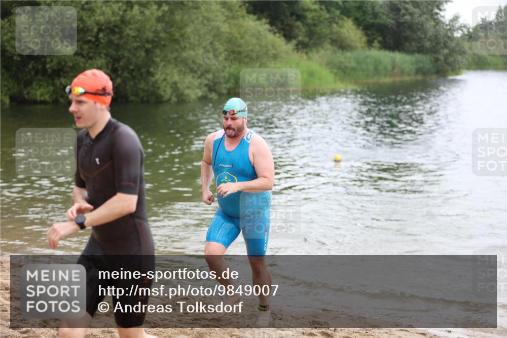 21.06.2026 - 29. Vierlanden-Triathlon Andreas Tolksdorf http://msf.ph/oto/9849007 21.06.2026 09:57:11 Schwimmen 326, 344 meine-sportfotos.de