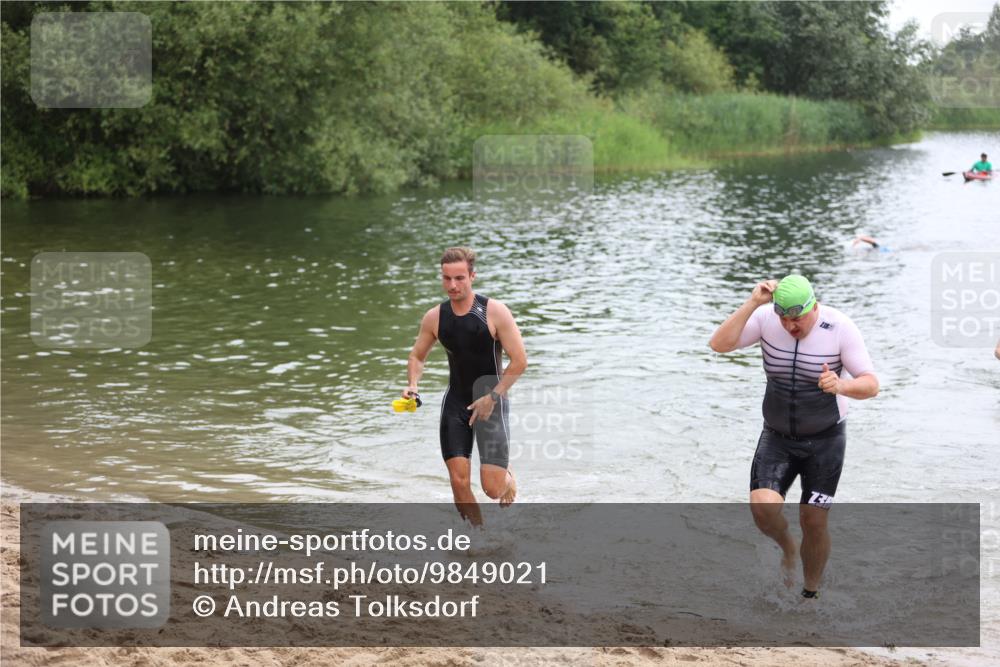 21.06.2026 - 29. Vierlanden-Triathlon Andreas Tolksdorf http://msf.ph/oto/9849021 21.06.2026 09:57:23 Schwimmen 336, 347, 349 meine-sportfotos.de