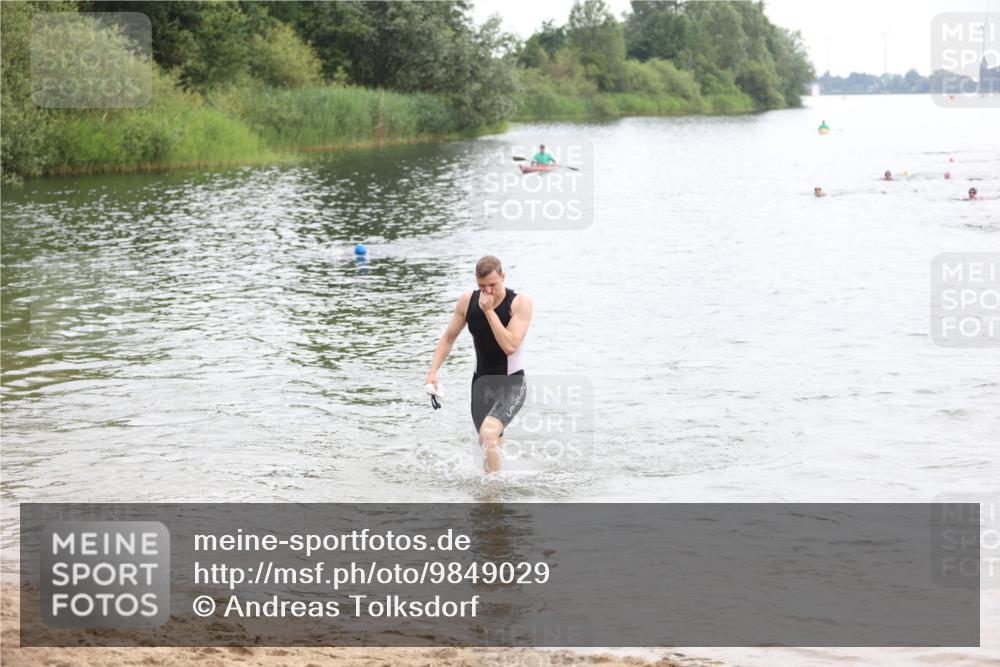 21.06.2026 - 29. Vierlanden-Triathlon Andreas Tolksdorf http://msf.ph/oto/9849029 21.06.2026 09:57:29 Schwimmen 336, 346, 347, 349 meine-sportfotos.de
