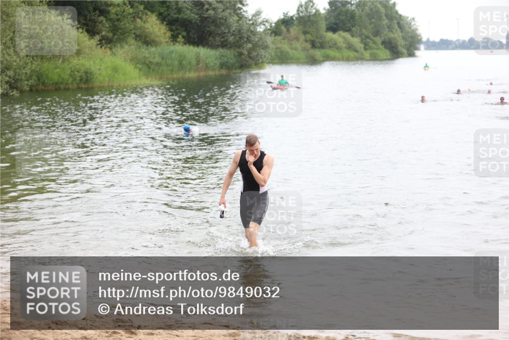 21.06.2026 - 29. Vierlanden-Triathlon Andreas Tolksdorf http://msf.ph/oto/9849032 21.06.2026 09:57:29 Schwimmen 336, 346, 347, 349 meine-sportfotos.de