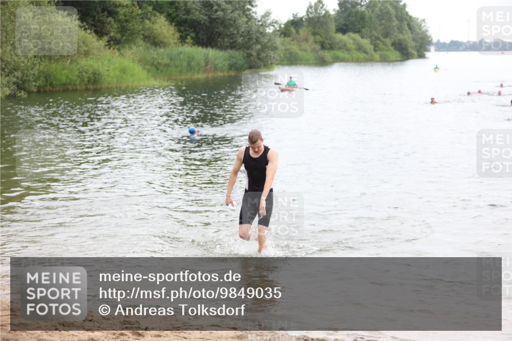 21.06.2026 - 29. Vierlanden-Triathlon Andreas Tolksdorf http://msf.ph/oto/9849035 21.06.2026 09:57:29 Schwimmen 336, 346, 347, 349 meine-sportfotos.de