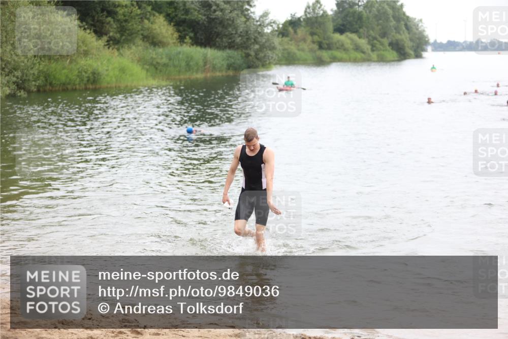 21.06.2026 - 29. Vierlanden-Triathlon Andreas Tolksdorf http://msf.ph/oto/9849036 21.06.2026 09:57:29 Schwimmen 336, 346, 347, 349 meine-sportfotos.de