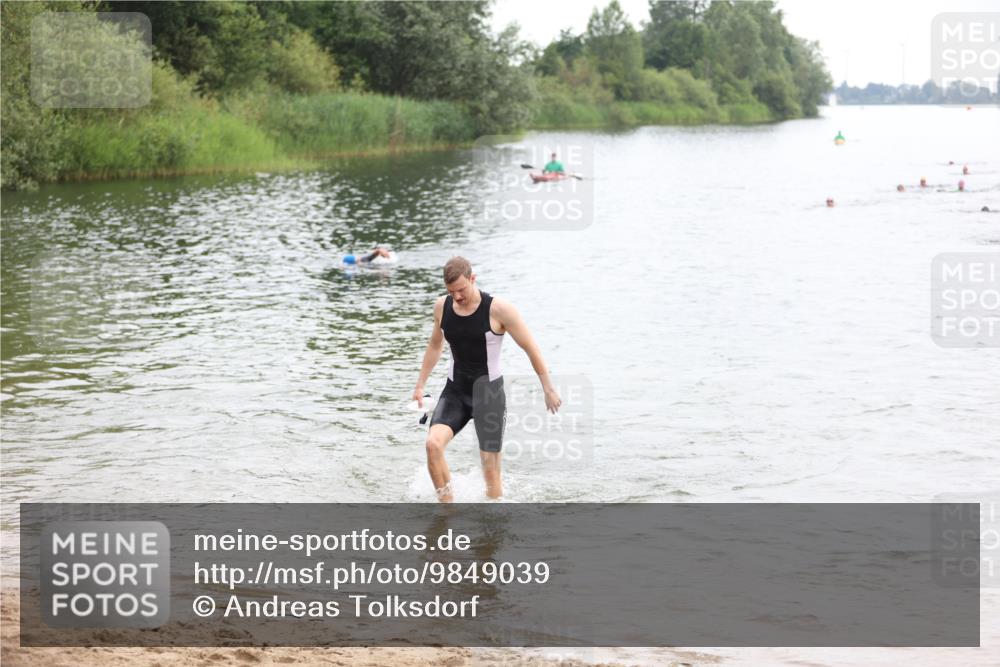 21.06.2026 - 29. Vierlanden-Triathlon Andreas Tolksdorf http://msf.ph/oto/9849039 21.06.2026 09:57:29 Schwimmen 336, 346, 347, 349 meine-sportfotos.de