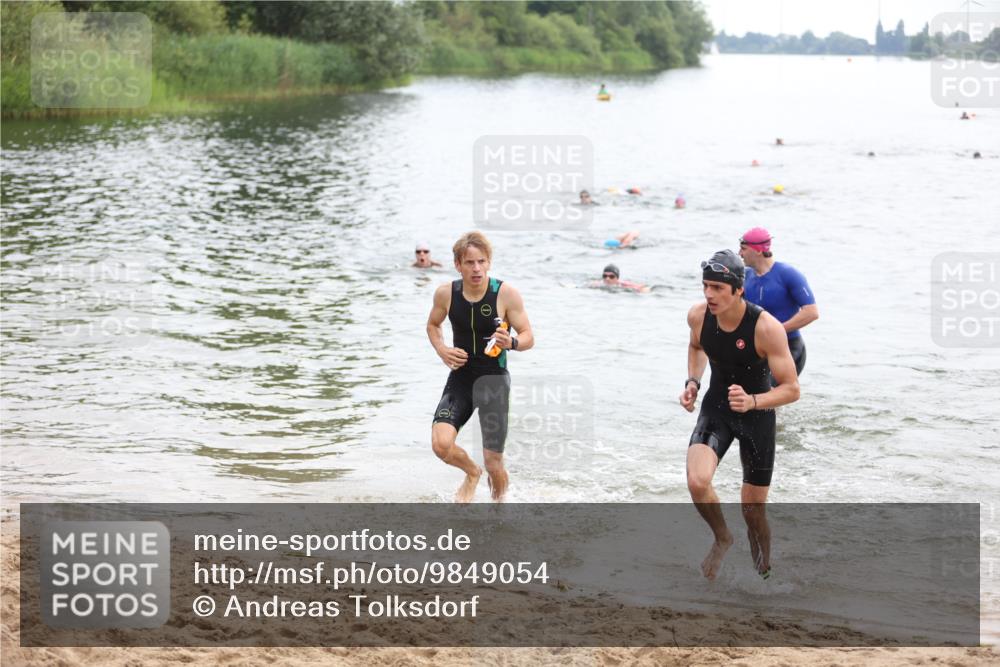 21.06.2026 - 29. Vierlanden-Triathlon Andreas Tolksdorf http://msf.ph/oto/9849054 21.06.2026 09:58:06 Schwimmen 334, 345, 360, 373 meine-sportfotos.de