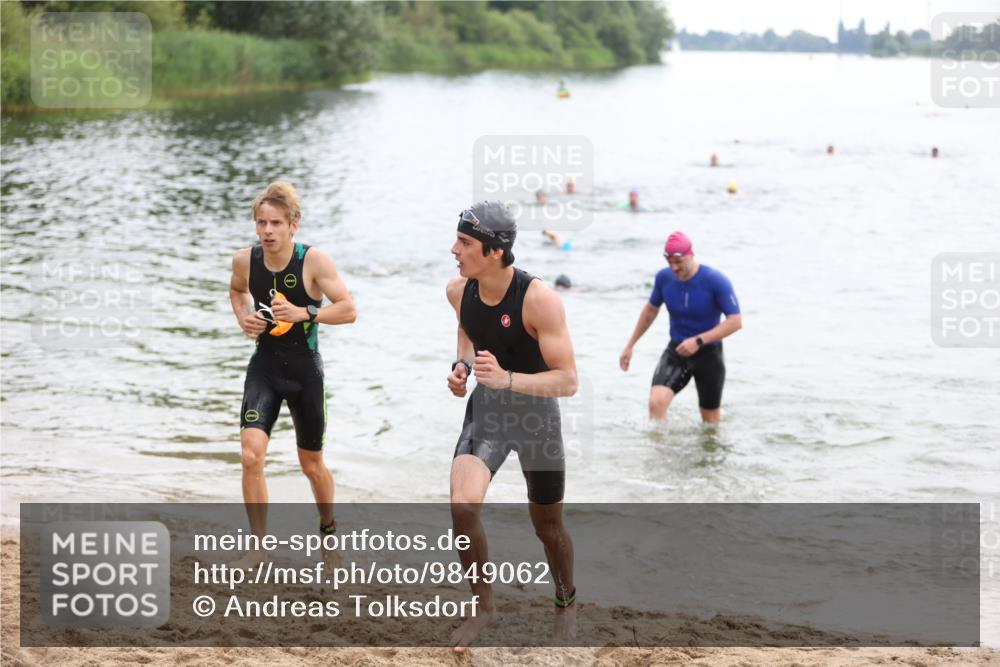 21.06.2026 - 29. Vierlanden-Triathlon Andreas Tolksdorf http://msf.ph/oto/9849062 21.06.2026 09:58:06 Schwimmen 334, 345, 360, 373 meine-sportfotos.de