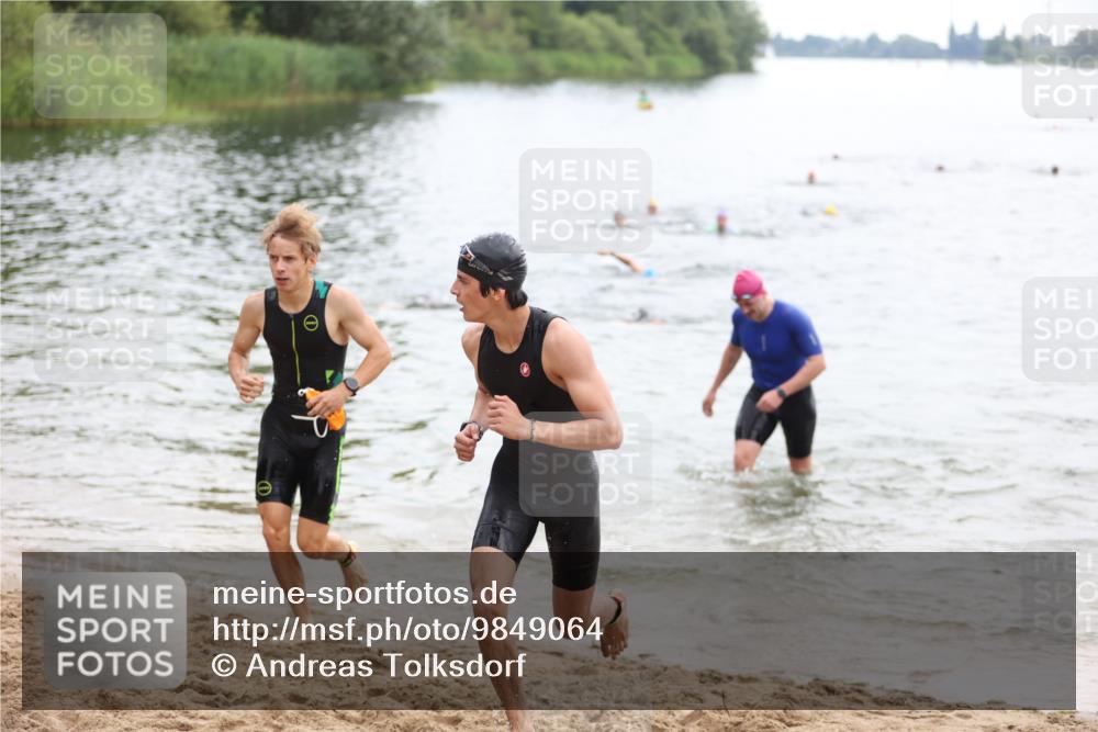 21.06.2026 - 29. Vierlanden-Triathlon Andreas Tolksdorf http://msf.ph/oto/9849064 21.06.2026 09:58:07 Schwimmen 334, 345, 360, 373 meine-sportfotos.de