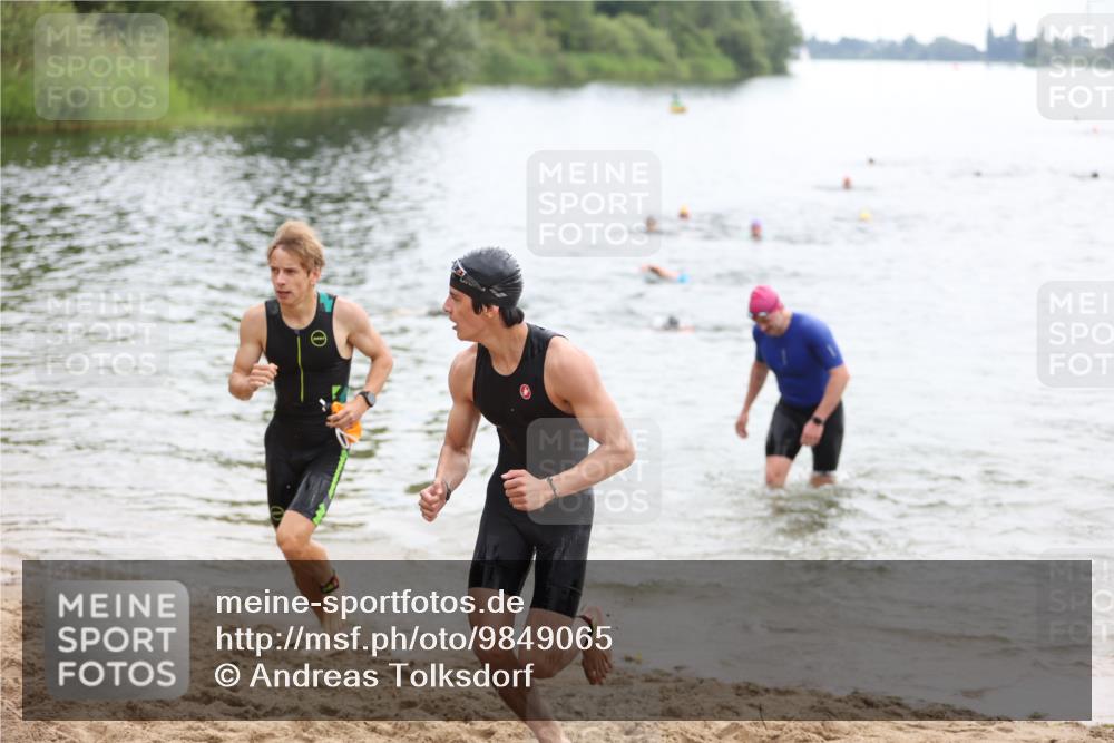 21.06.2026 - 29. Vierlanden-Triathlon Andreas Tolksdorf http://msf.ph/oto/9849065 21.06.2026 09:58:07 Schwimmen 334, 345, 360, 373 meine-sportfotos.de