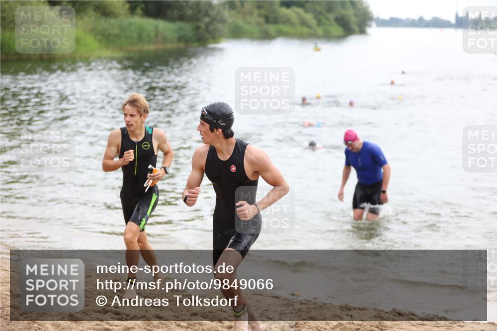 21.06.2026 - 29. Vierlanden-Triathlon Andreas Tolksdorf http://msf.ph/oto/9849066 21.06.2026 09:58:07 Schwimmen 334, 345, 360, 373 meine-sportfotos.de