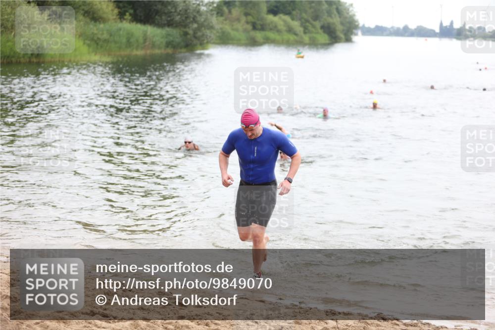 21.06.2026 - 29. Vierlanden-Triathlon Andreas Tolksdorf http://msf.ph/oto/9849070 21.06.2026 09:58:09 Schwimmen 334, 345, 360, 373 meine-sportfotos.de