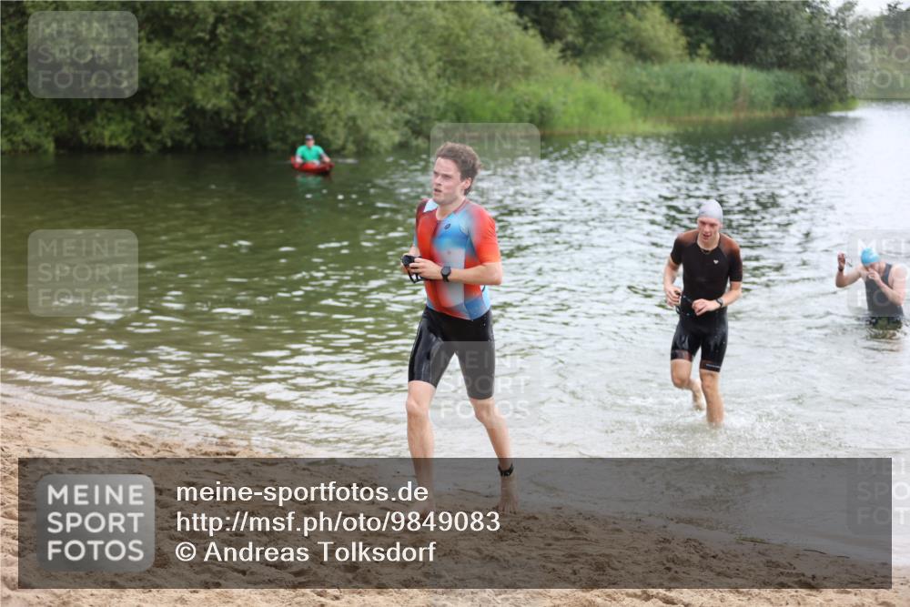 21.06.2026 - 29. Vierlanden-Triathlon Andreas Tolksdorf http://msf.ph/oto/9849083 21.06.2026 09:58:17 Schwimmen 305, 334, 348 meine-sportfotos.de