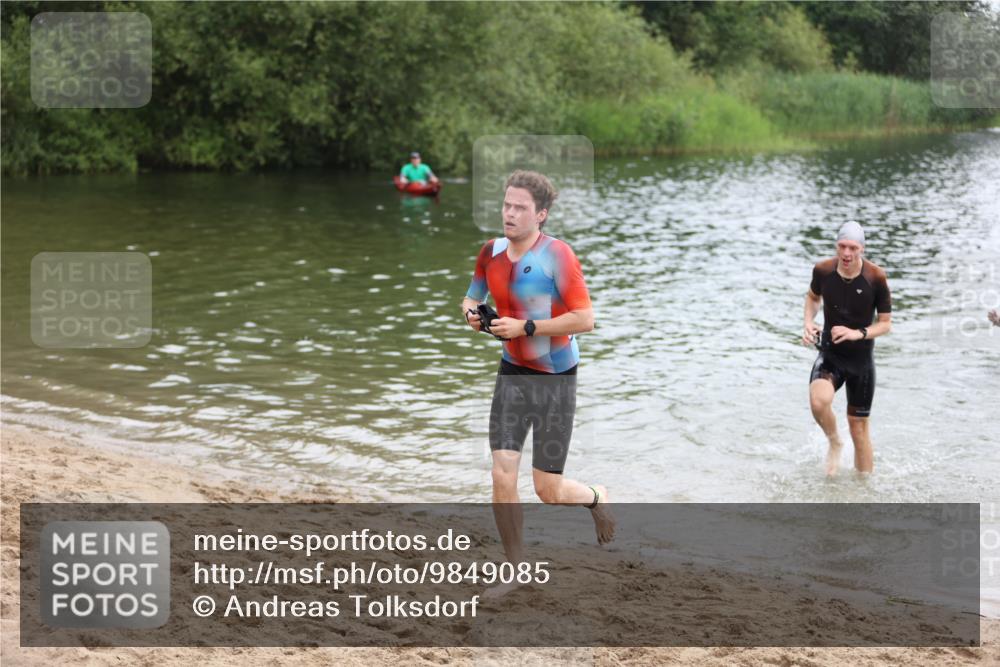 21.06.2026 - 29. Vierlanden-Triathlon Andreas Tolksdorf http://msf.ph/oto/9849085 21.06.2026 09:58:17 Schwimmen 305, 334, 348 meine-sportfotos.de