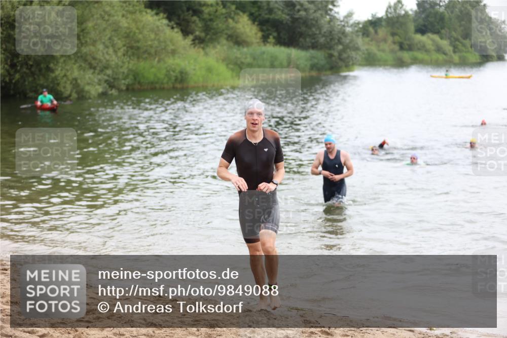 21.06.2026 - 29. Vierlanden-Triathlon Andreas Tolksdorf http://msf.ph/oto/9849088 21.06.2026 09:58:20 Schwimmen 305, 320, 334, 348 meine-sportfotos.de