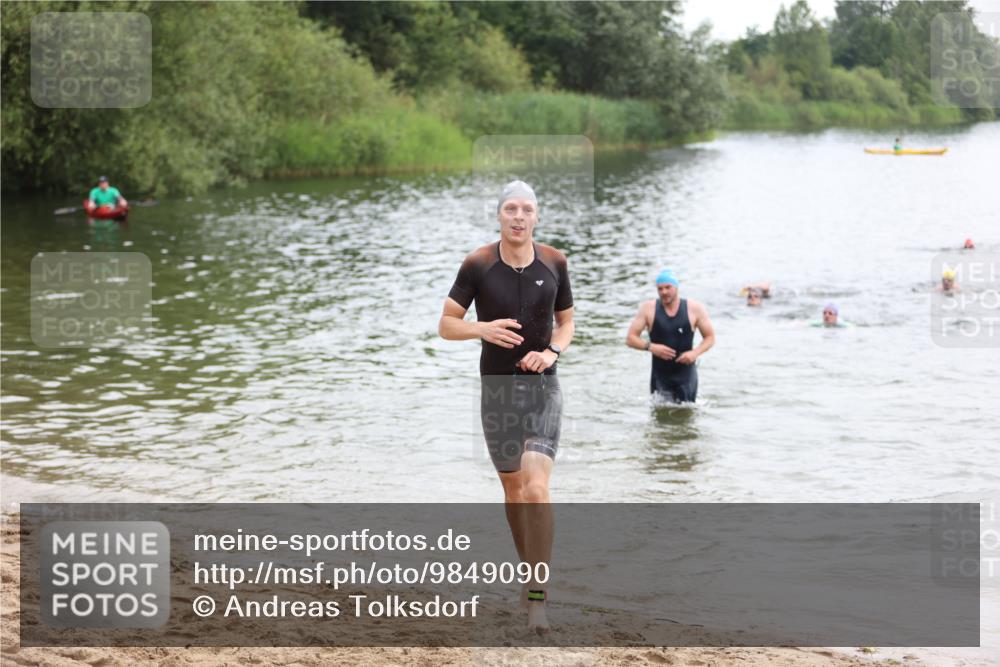 21.06.2026 - 29. Vierlanden-Triathlon Andreas Tolksdorf http://msf.ph/oto/9849090 21.06.2026 09:58:20 Schwimmen 305, 320, 334, 348 meine-sportfotos.de